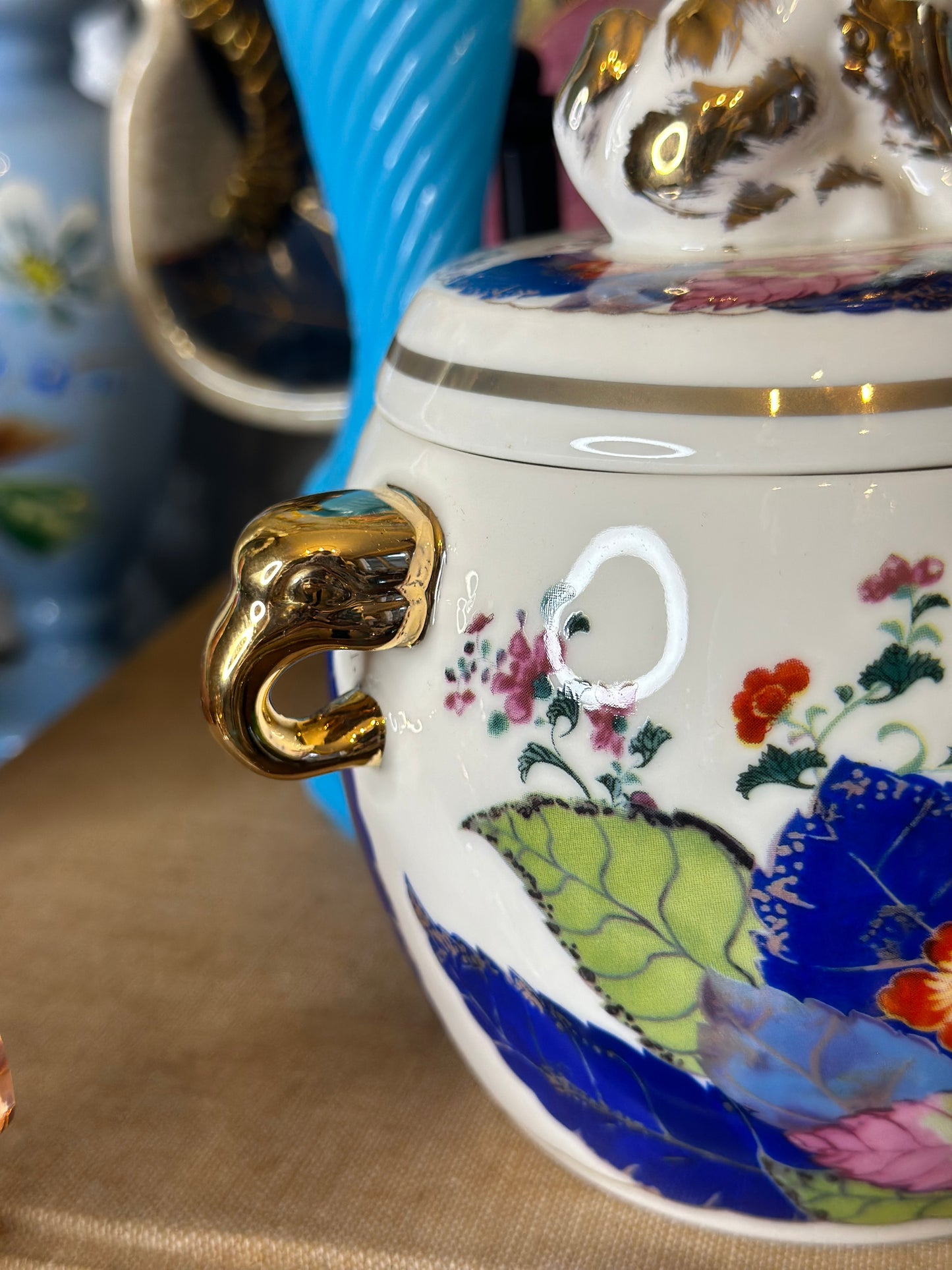 Danny's Fine Porcelain - Tobacco Leaf Gilded Gold Foo Dog Finial Jar