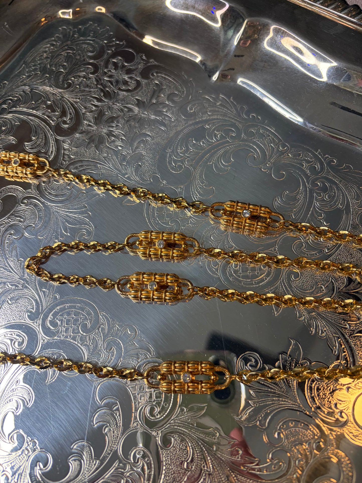 Gorgeous Jacqueline Kennedy paper link style gold necklace!