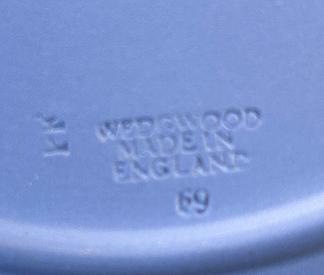 Vintage Endcot Wedgwood stamped Christmas plate circa 1973 in box Windsor Castle Royal
