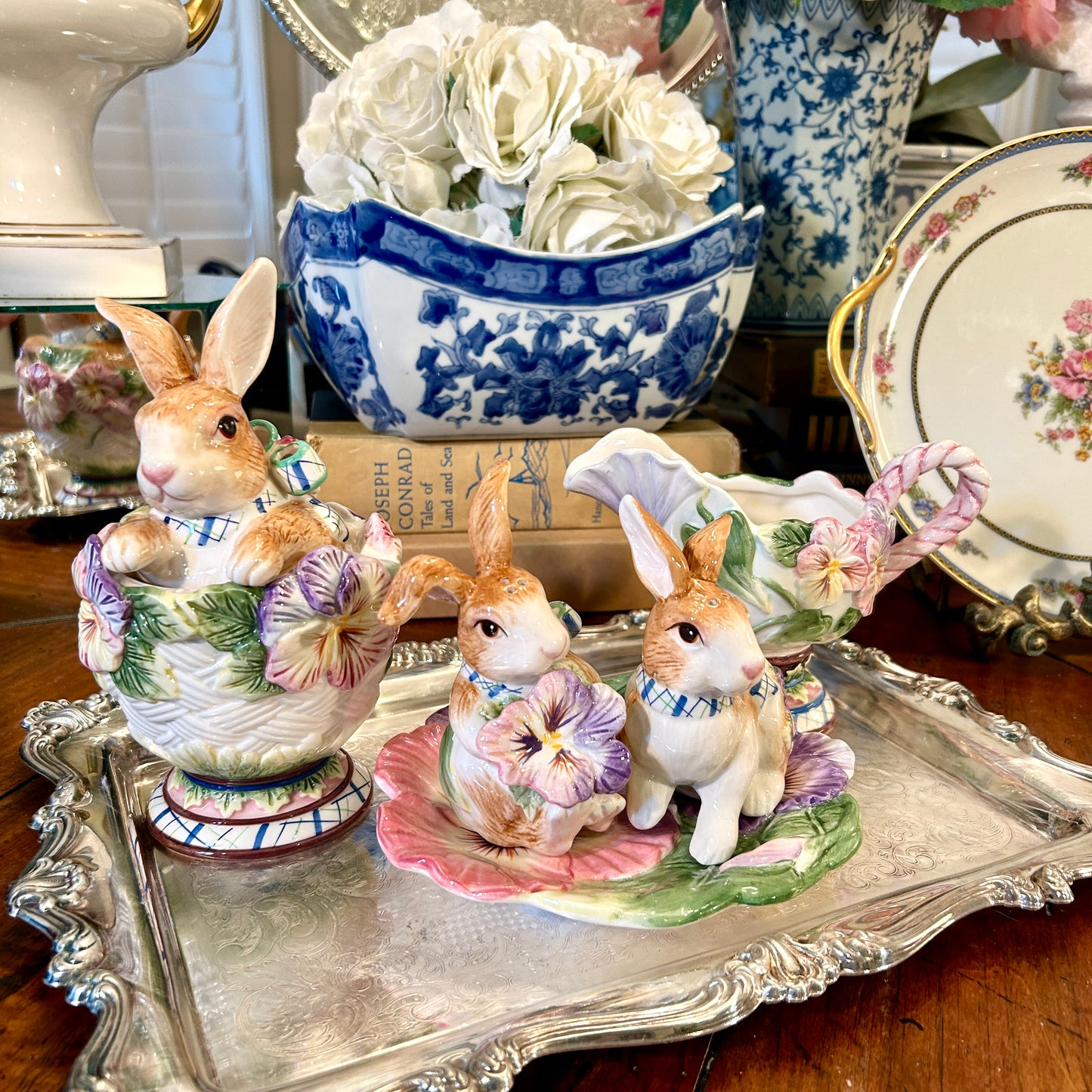 Set of 2 FITZ & FLOYD whimsical bunny rabbit cream and suger holders .