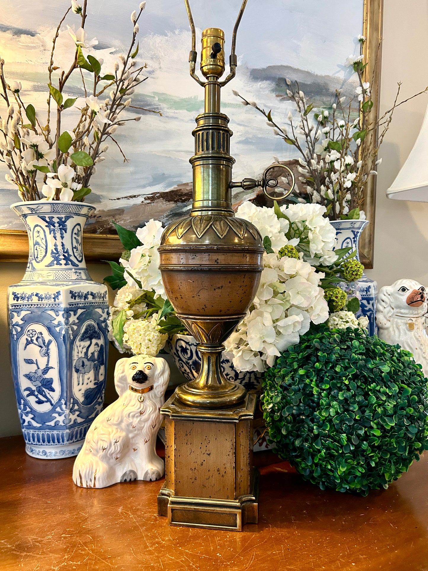 Beautiful Brass designer mahogany & brass lamp 32 in