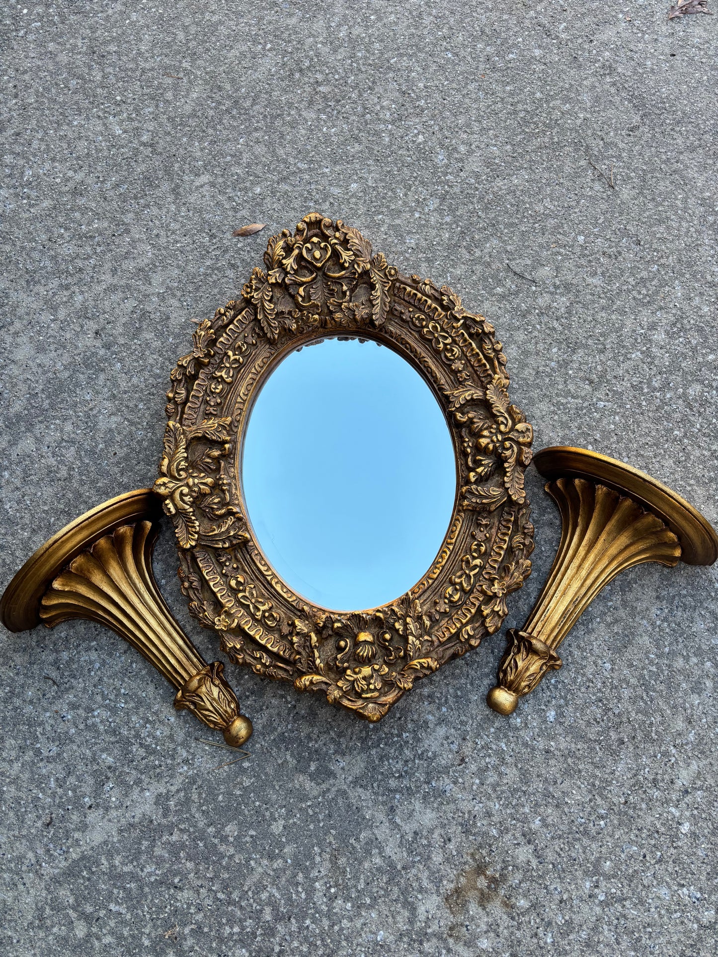 Stunning ornate oval mirror!