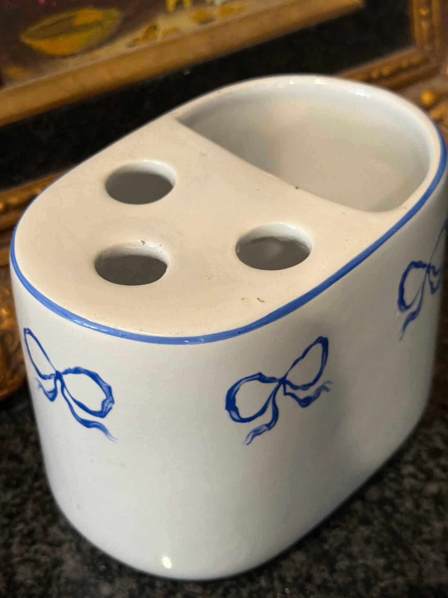 vintage blue & white bow tooth brush holder Zrinke