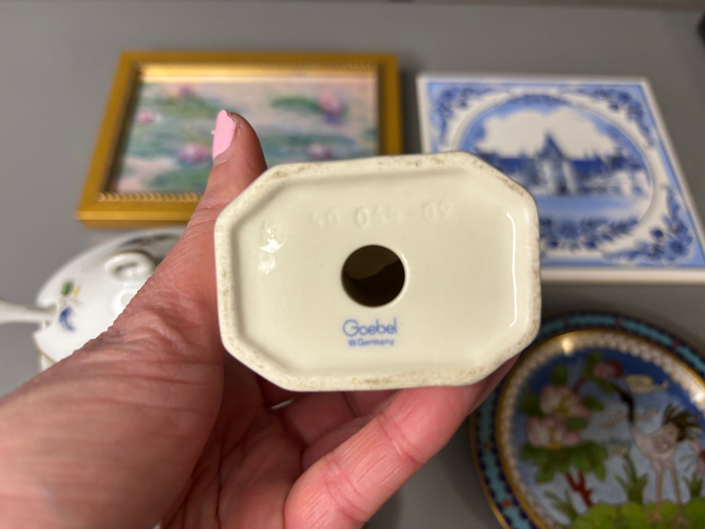 Lovely praying Madonna figurine by Goebel!