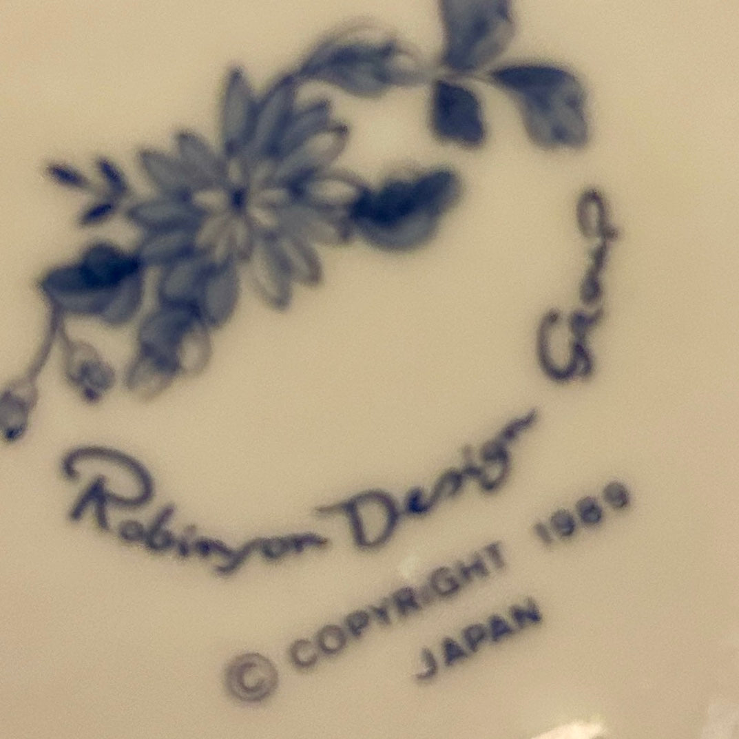 Charming blue & white chinoiserie pagoda tea pot