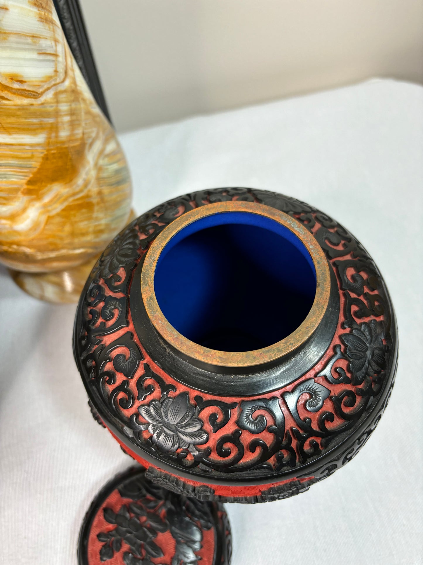 Beautiful Chinese Red and Black Cinnabar Ginger Jar!