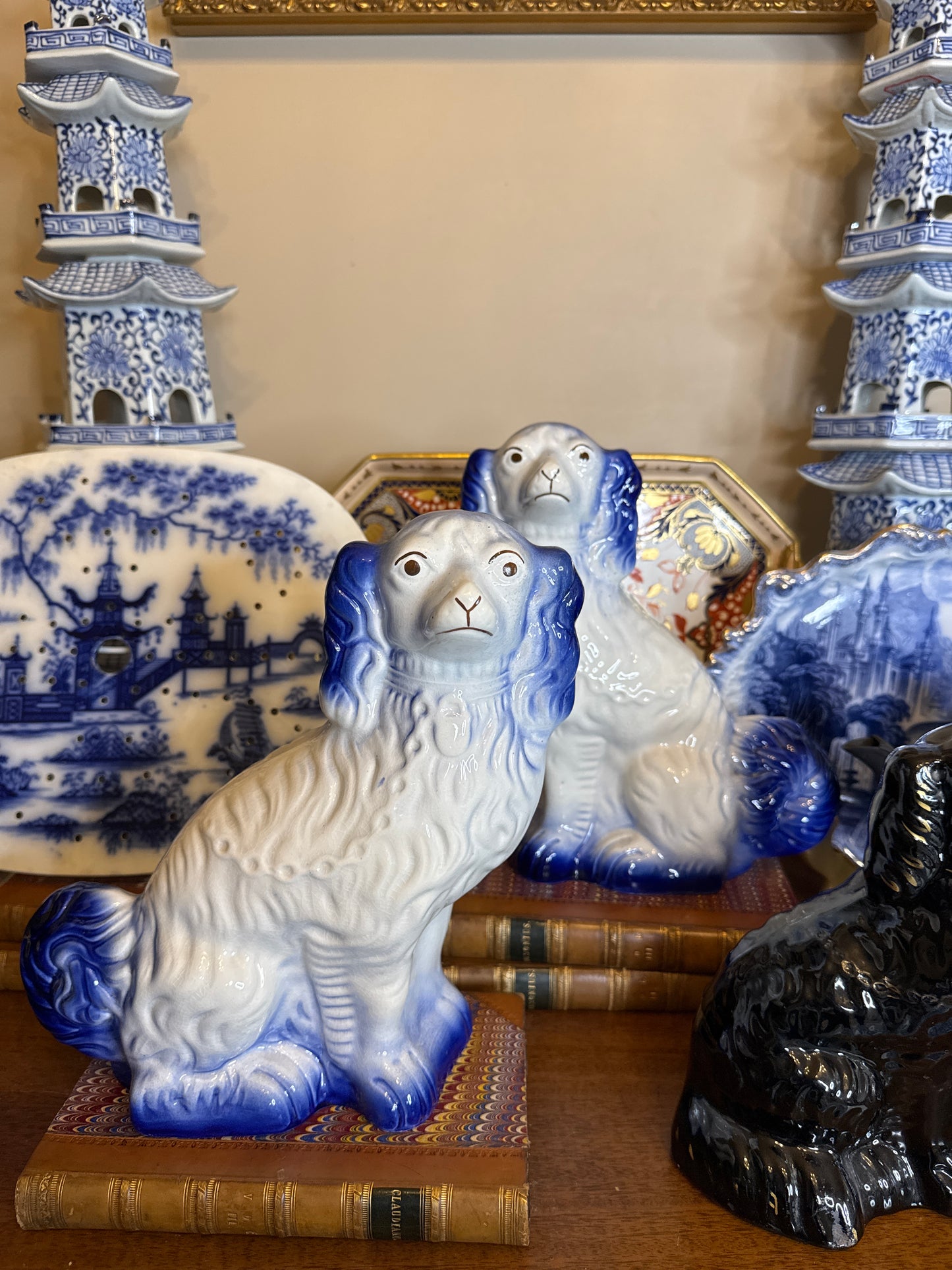 ARTHUR WOODS ENGLAND, Blue & White, 12" Staffordshire spaniel dog pair