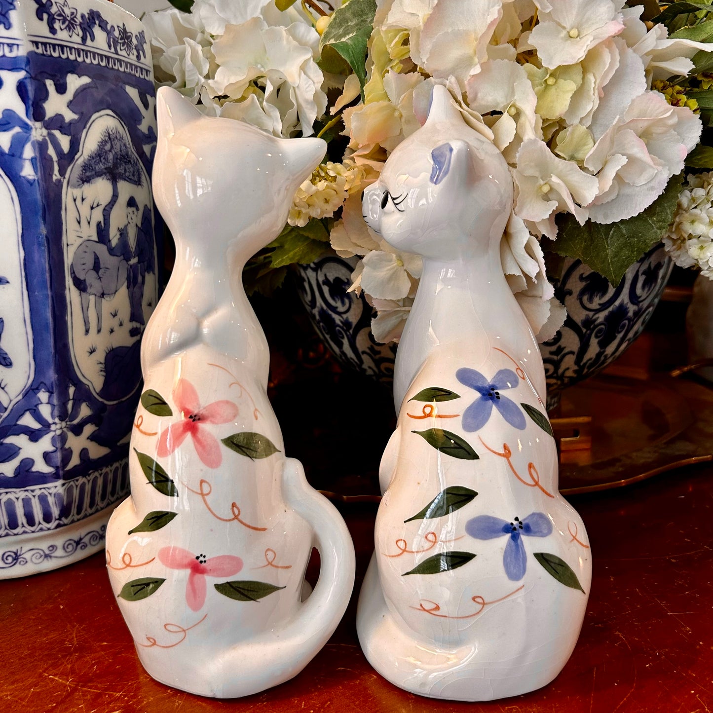 Set of two statuesque style kitty cats statues
