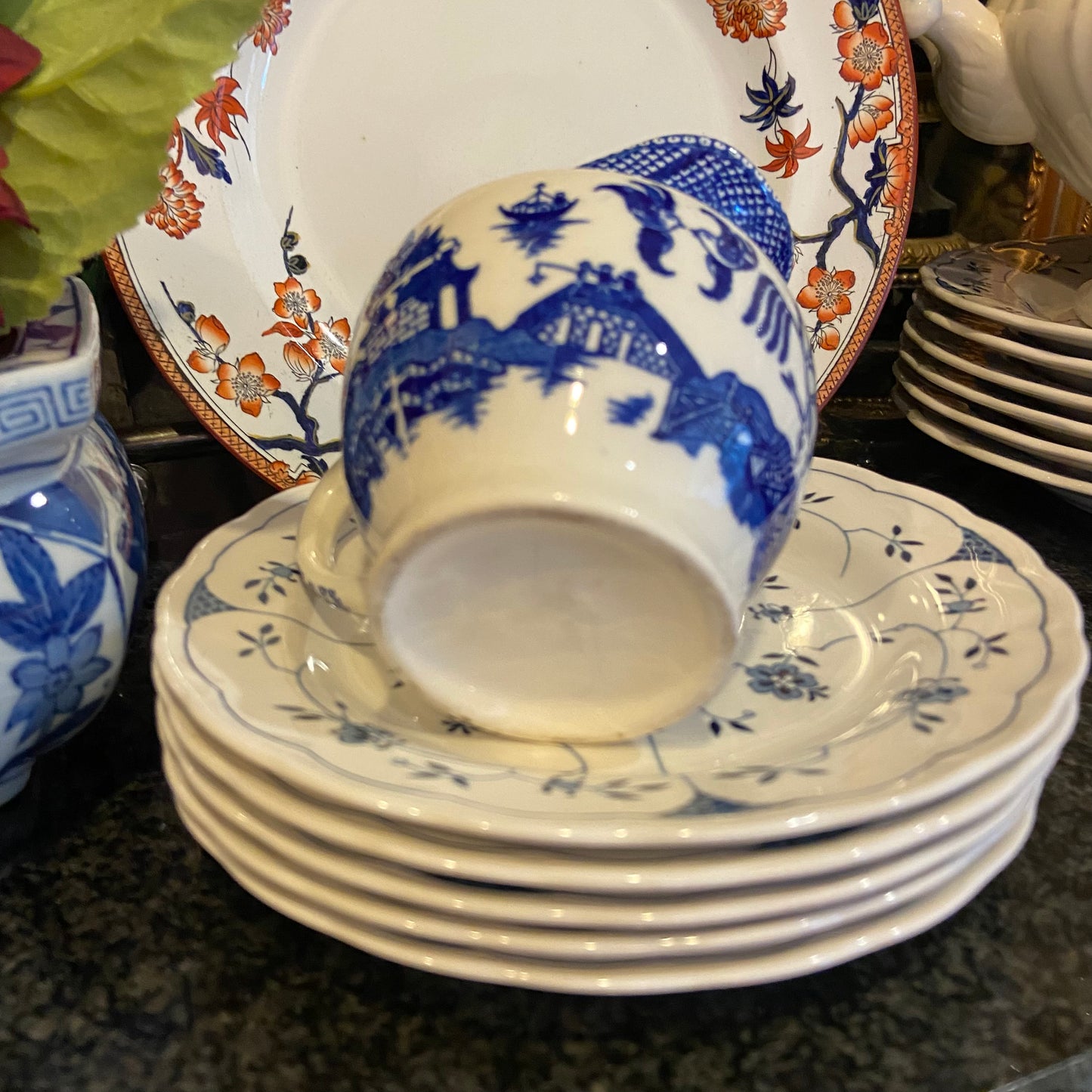 Vintage blue willow blue & white porcelain gravy boat
or creamer