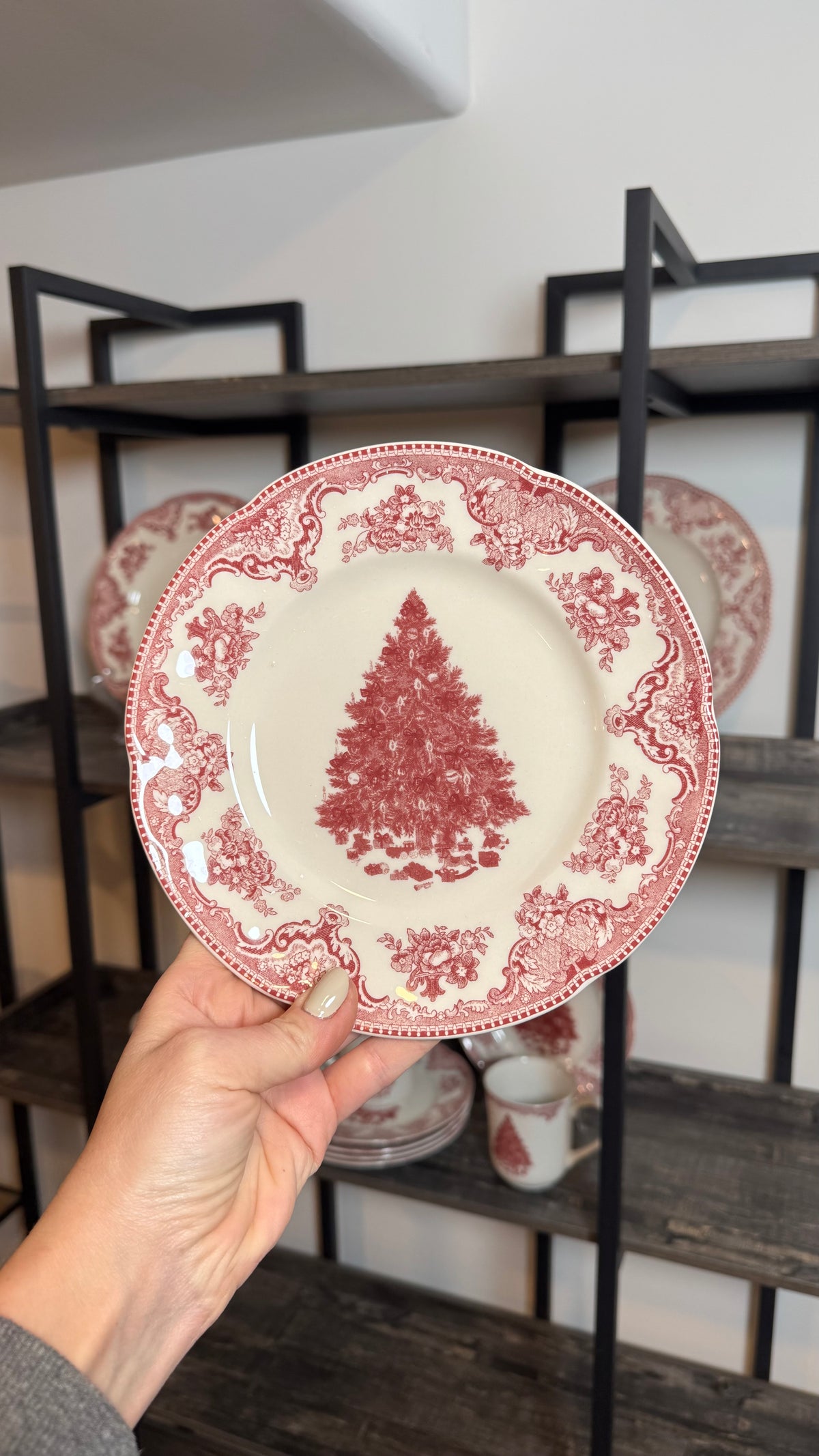 Johnson Brothers 18 Piece Set Red Christmas Tree Dinnerware