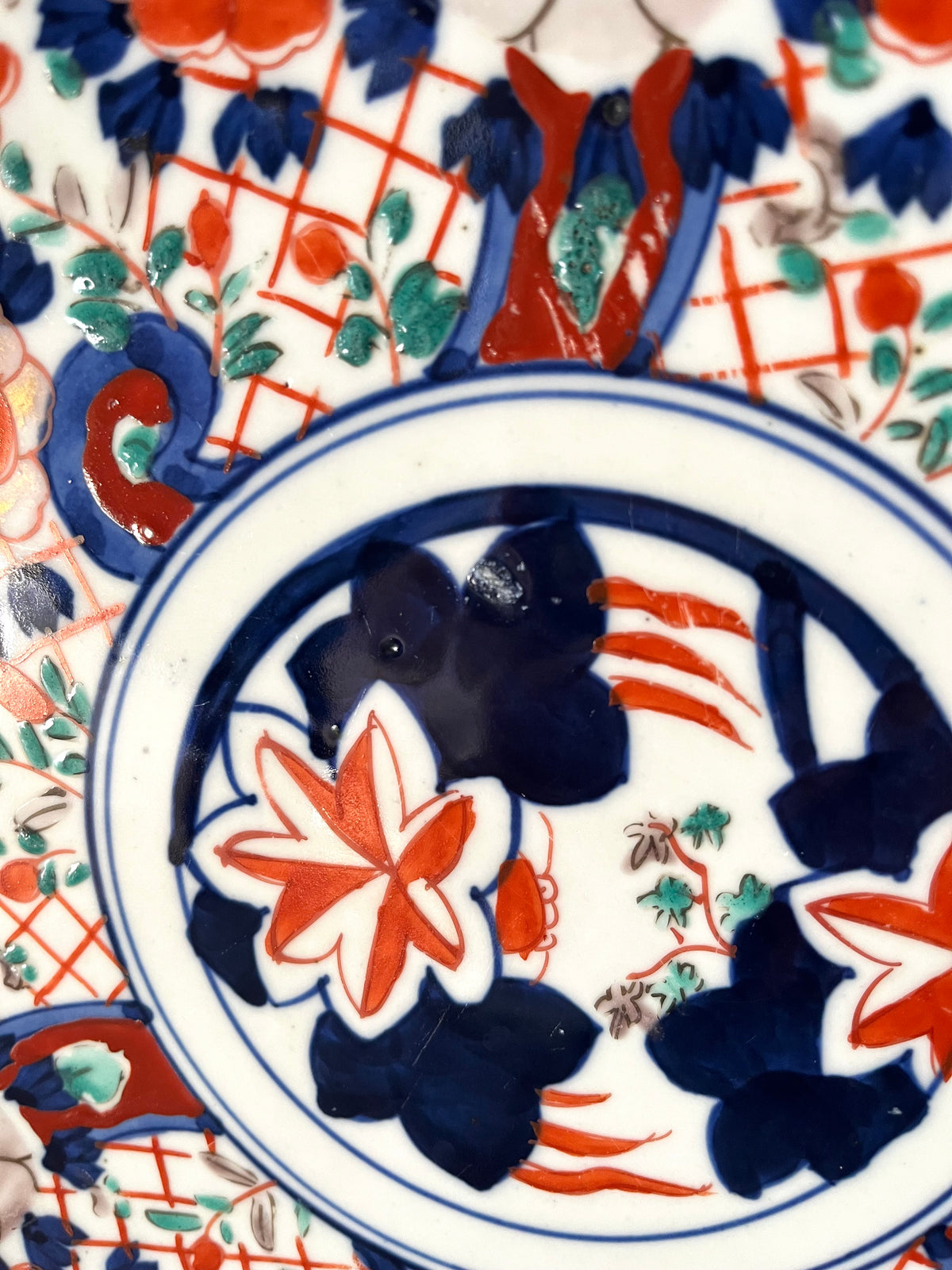Live 09/15 Antique Hand Painted Imari Verte Scalloped Charger