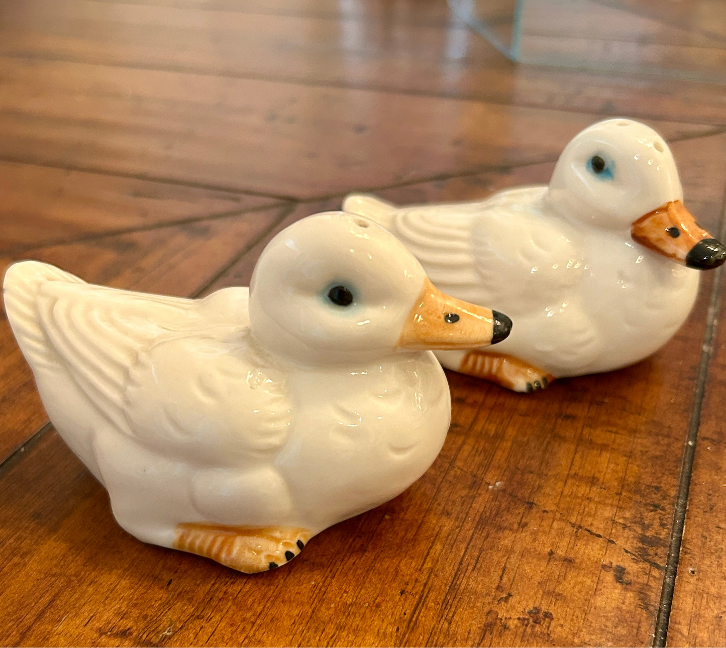 Charming pair of vintage white ducks salt & pepper shakers