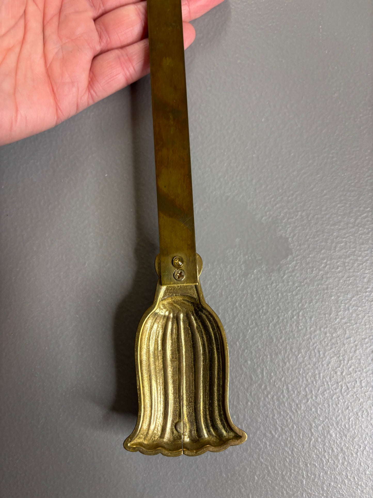 Vintage brass bow and tassel wall plate hanger!