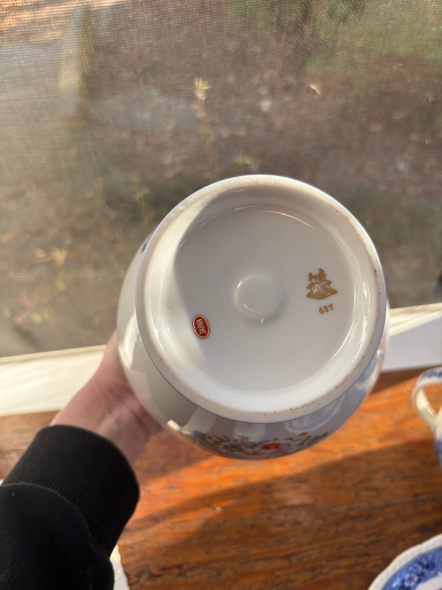 Chinoiserie floral lidded ginger jar with bird!