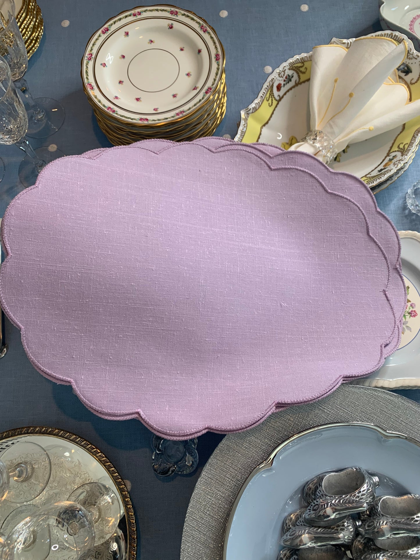 Set (4) Lavender scalloped edge Placemats - Pristine!
