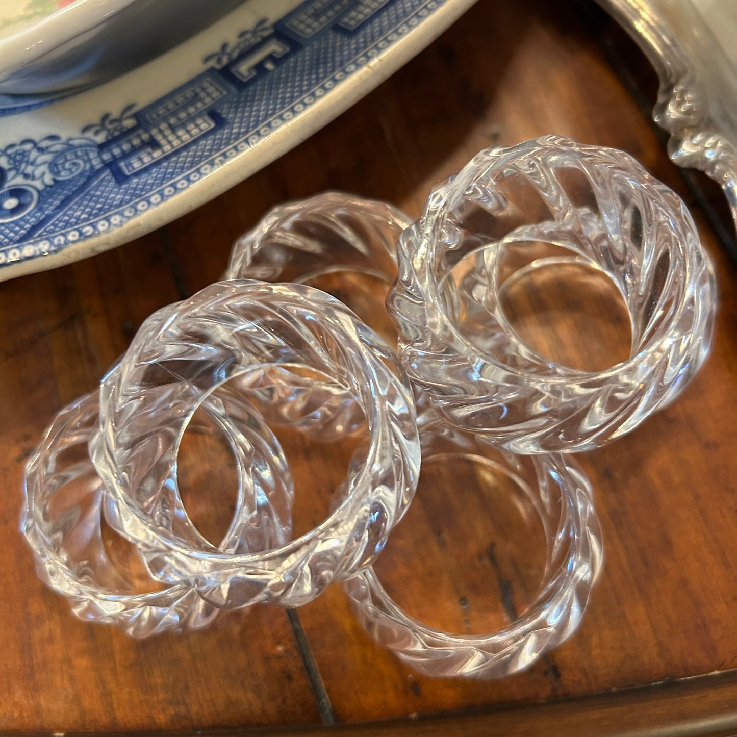chic set of 6 lucite acrylic swirl napkin ring holders