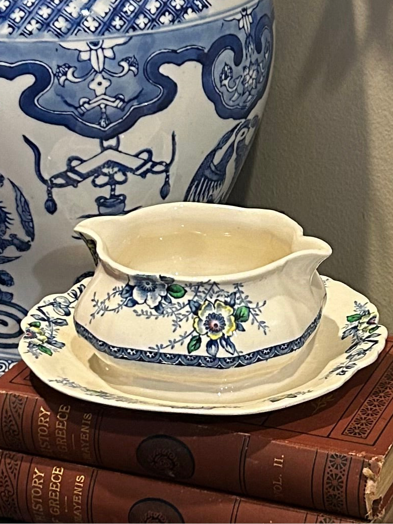 Antique blue & white floral chinoiserie gravy boat by Alfred Meakin Staffordshire England