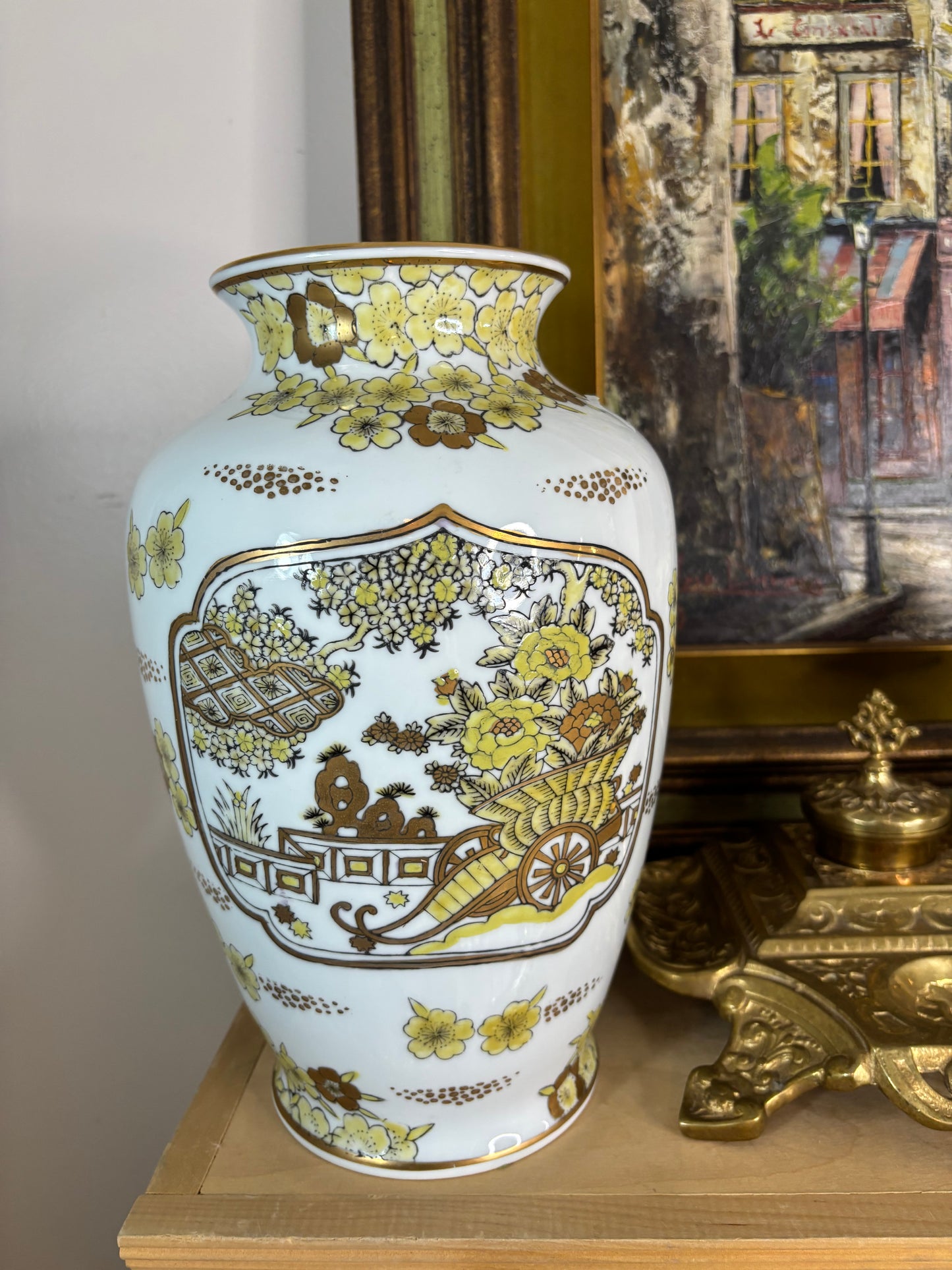 Beautiful Gold Imari 12” vase!