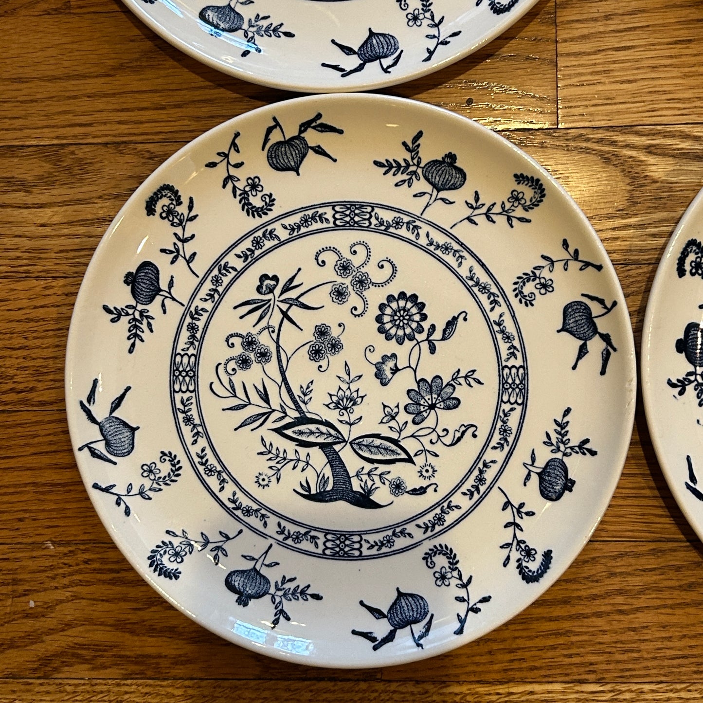 Set of 4 vintage chinoiserie blue & white 9d luncheon plates