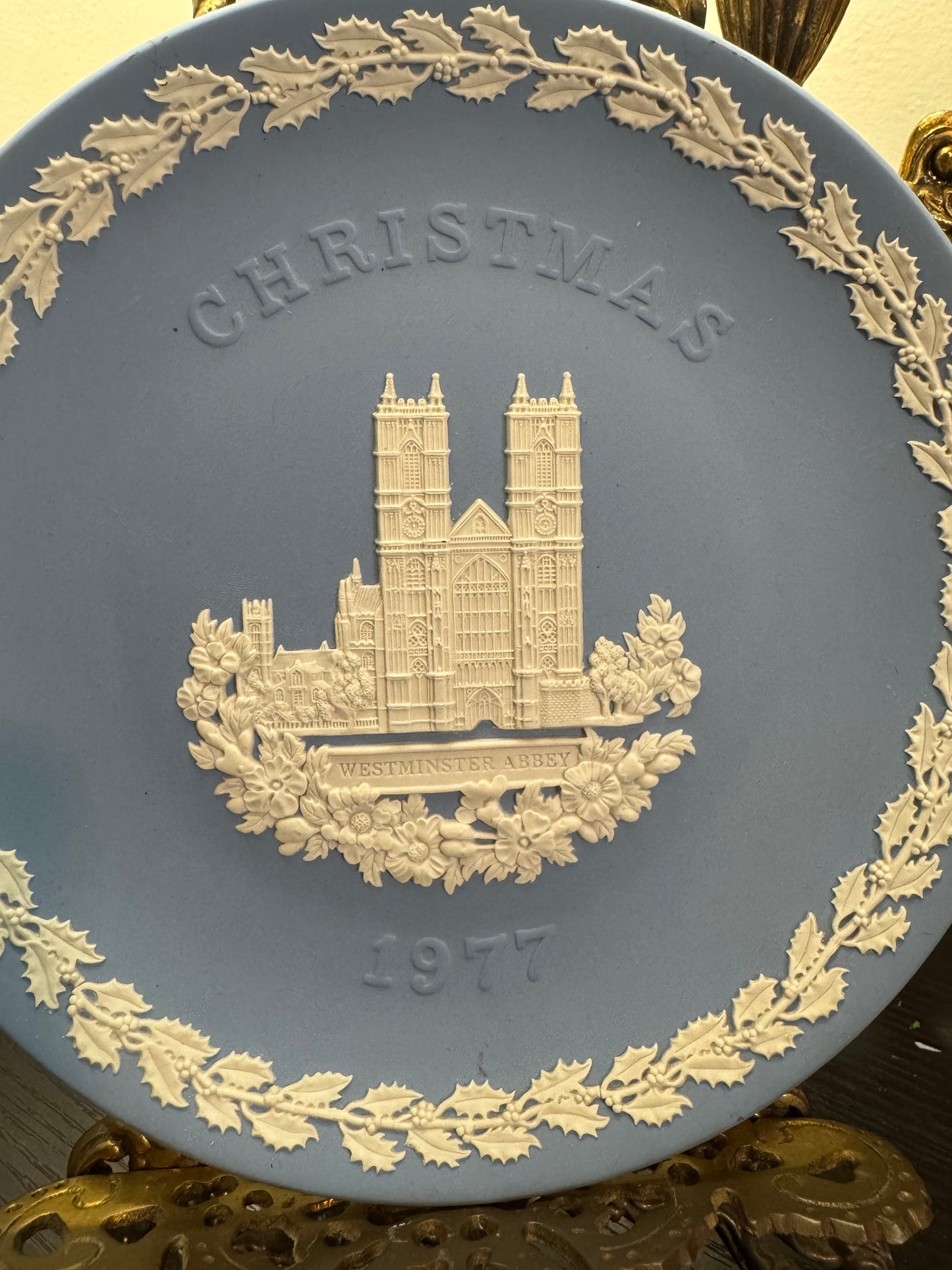 Wedgwood lavender Christmas plate 1977 Westminster Abbey
