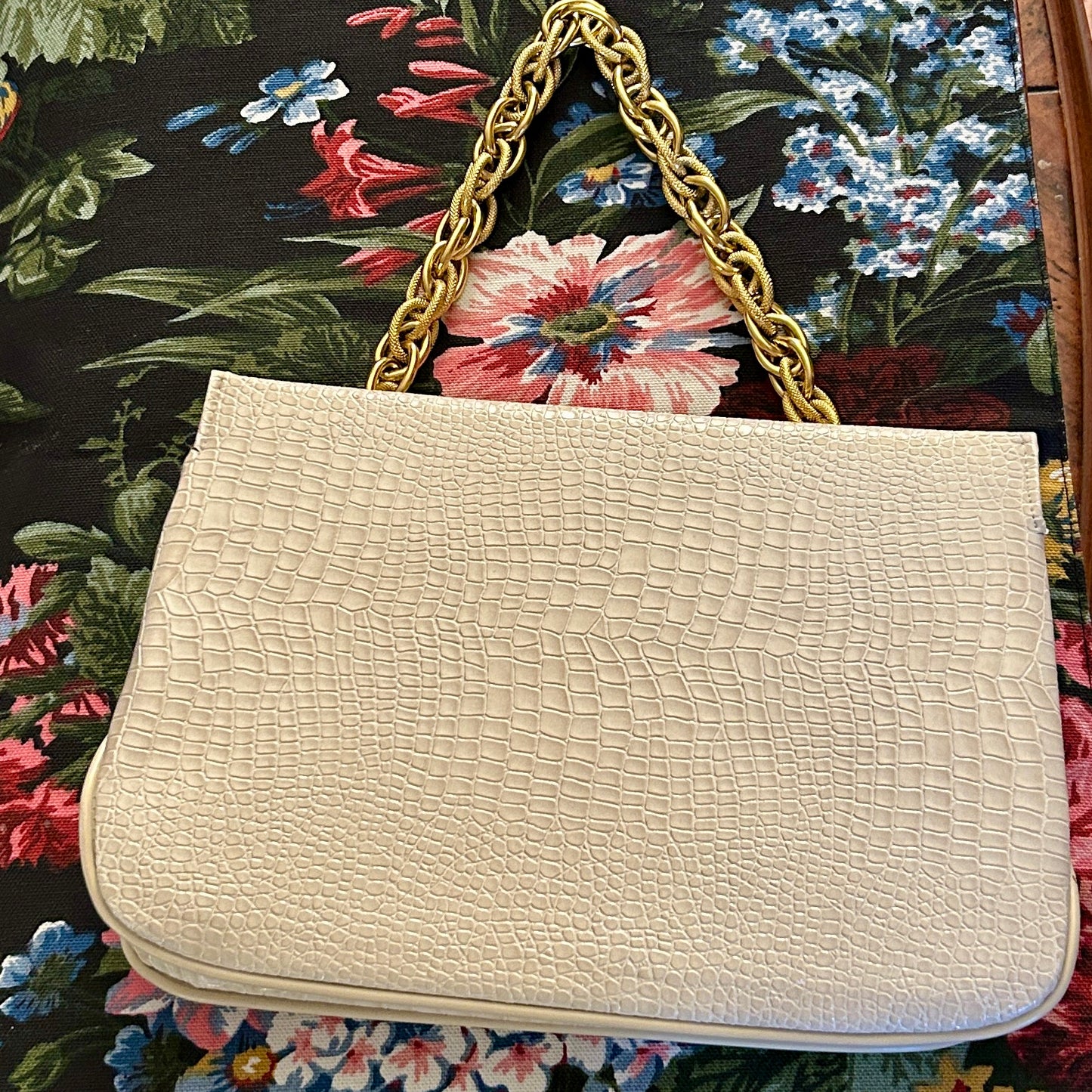 Fabulous vintage ivory & gold link handbag sachel bag.