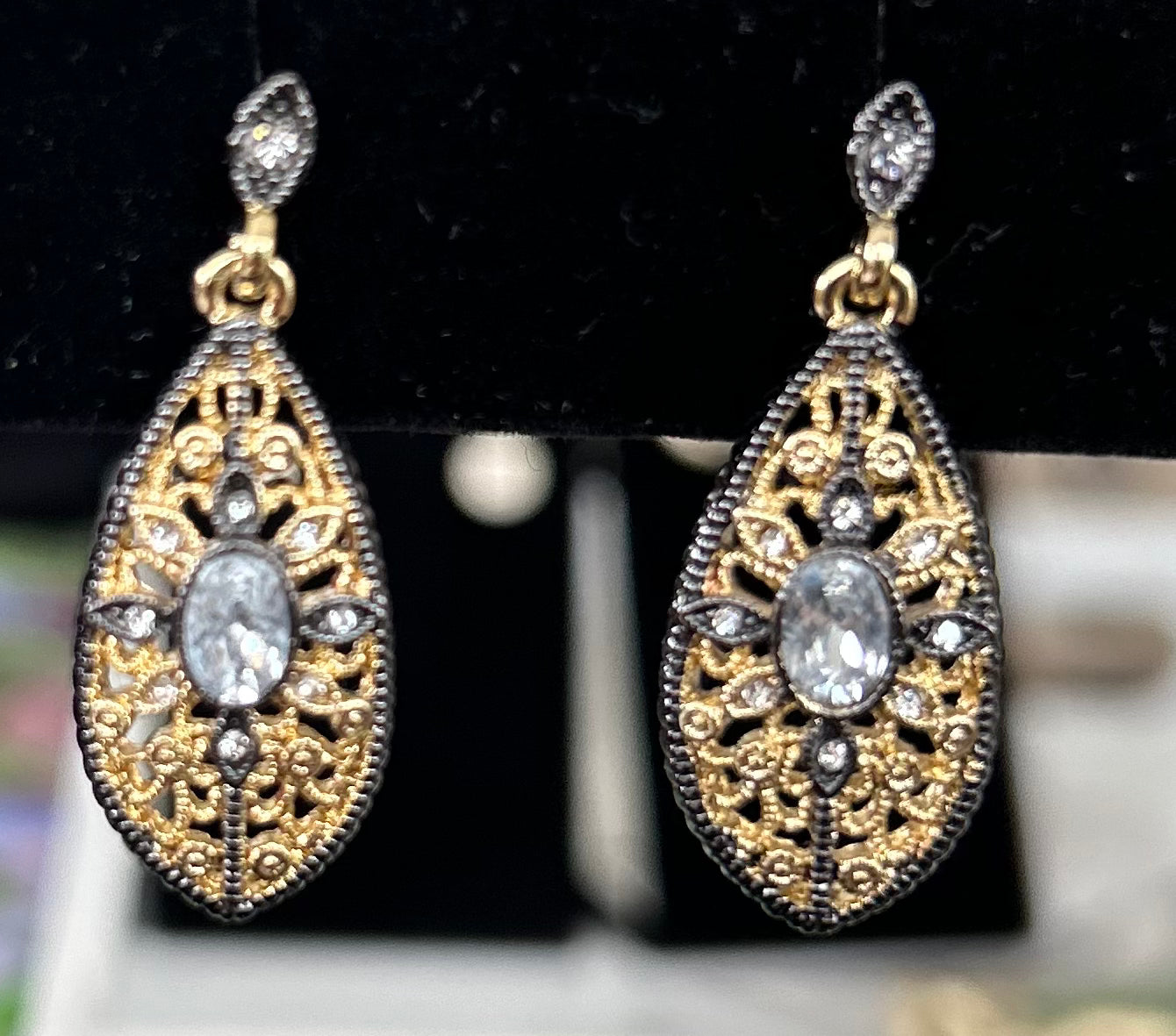 Live: Elongated Earrings black and gold #23
