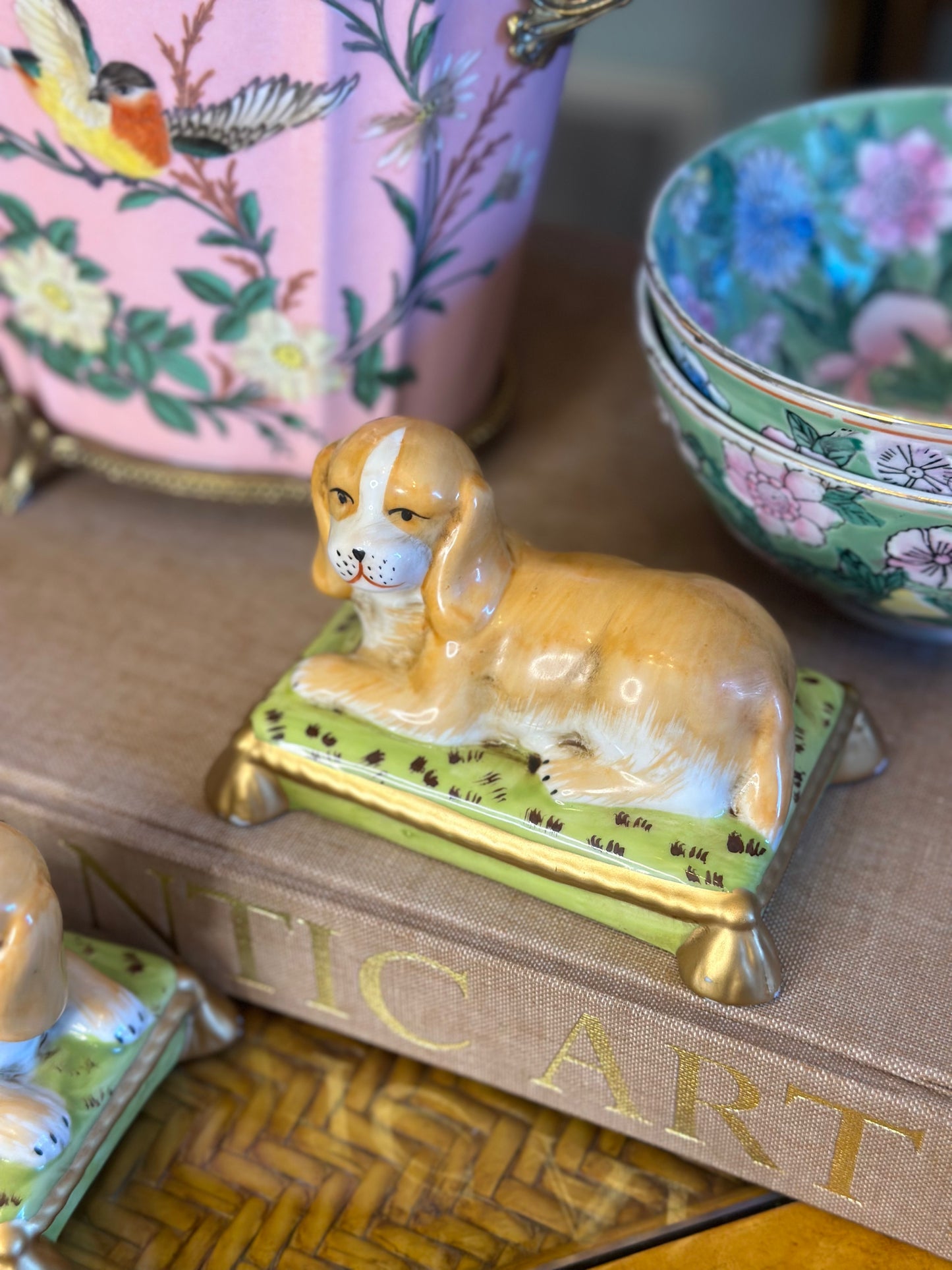 DANNY'S FINE PORCELAIN - 5x4x4 Spaniel Ceramic Bookends, Lime Gold Pillows