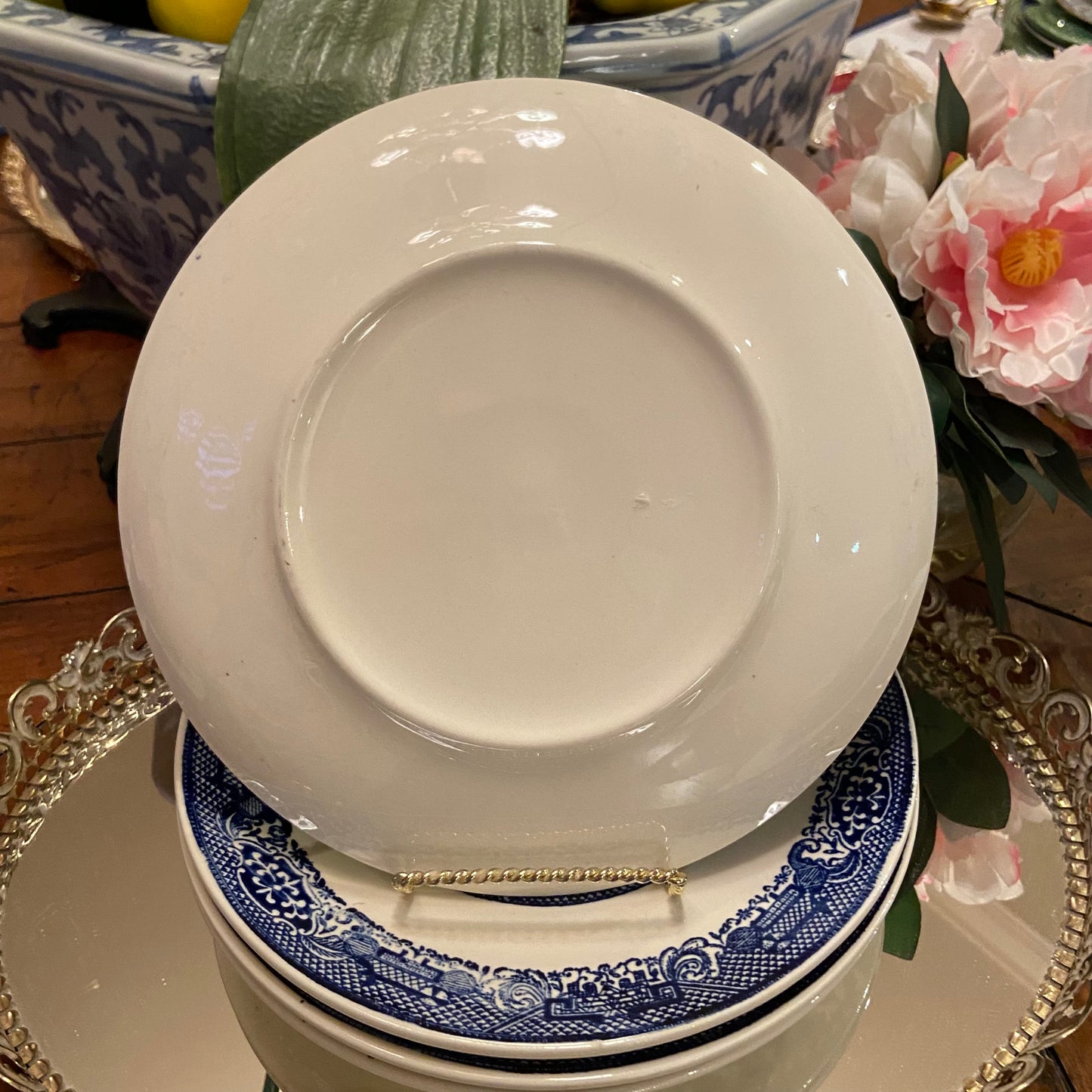 Set of 4 older Cobalt blue and white Blue Willow large dinner plates