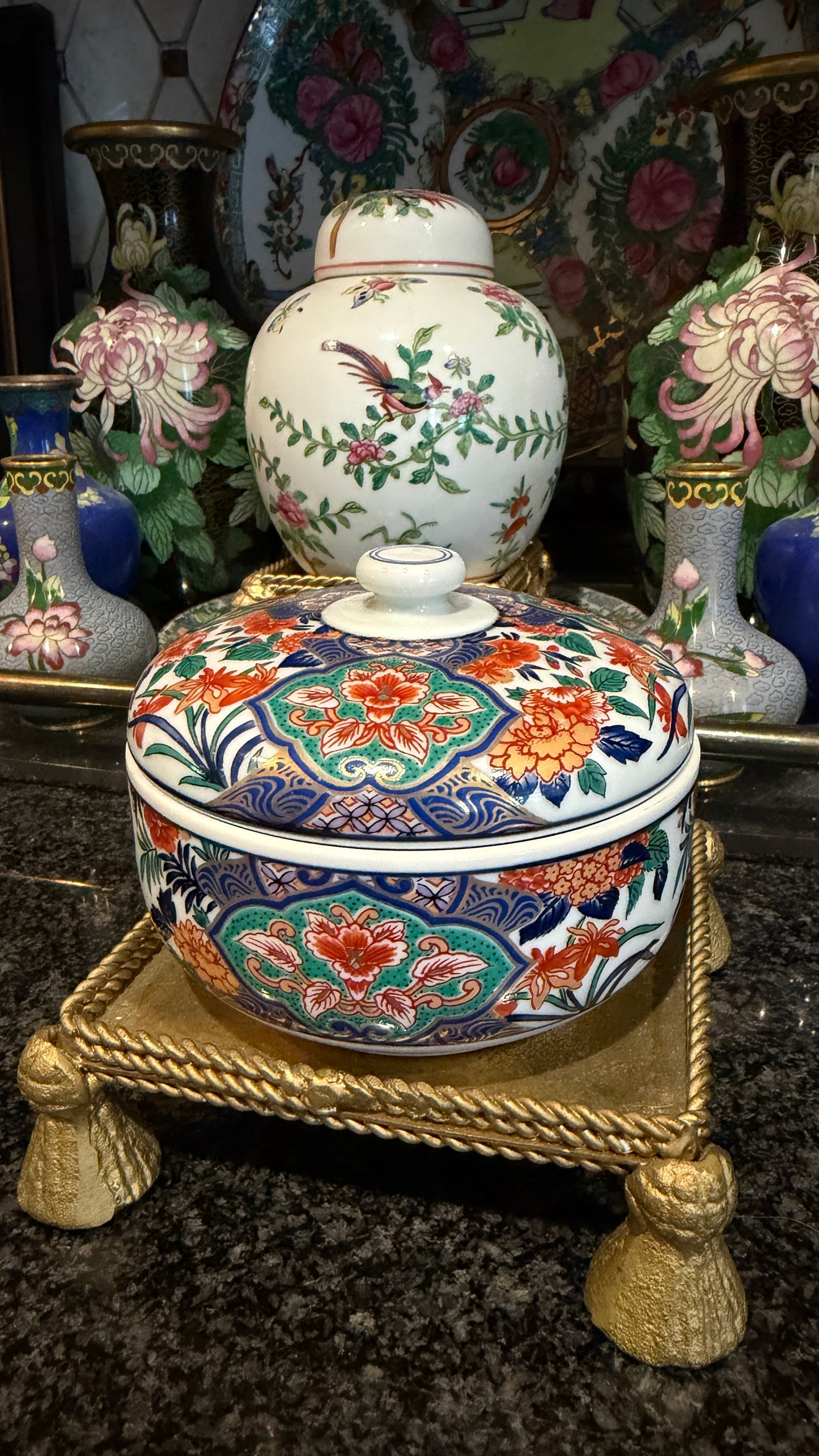 Impressive Imari style chinoiserie hand painted porcelain lidded box