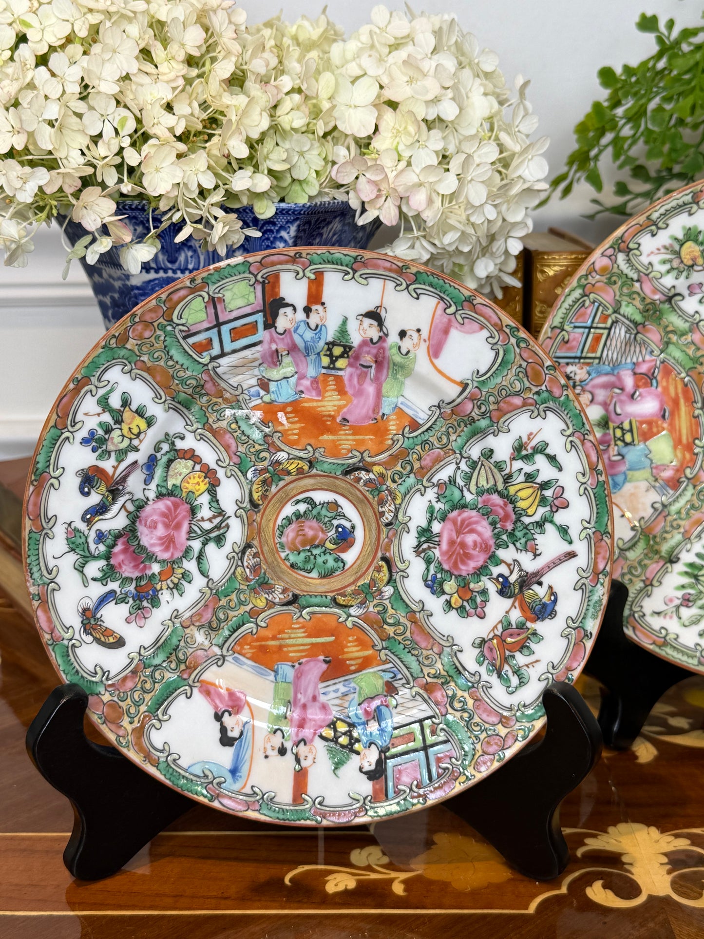 Pair of Antique Chinese Export Famille Rose Cabinet Plates | Hand-Painted Figural & Floral Motif | 7¼” & 7½” | c. 1910–1930