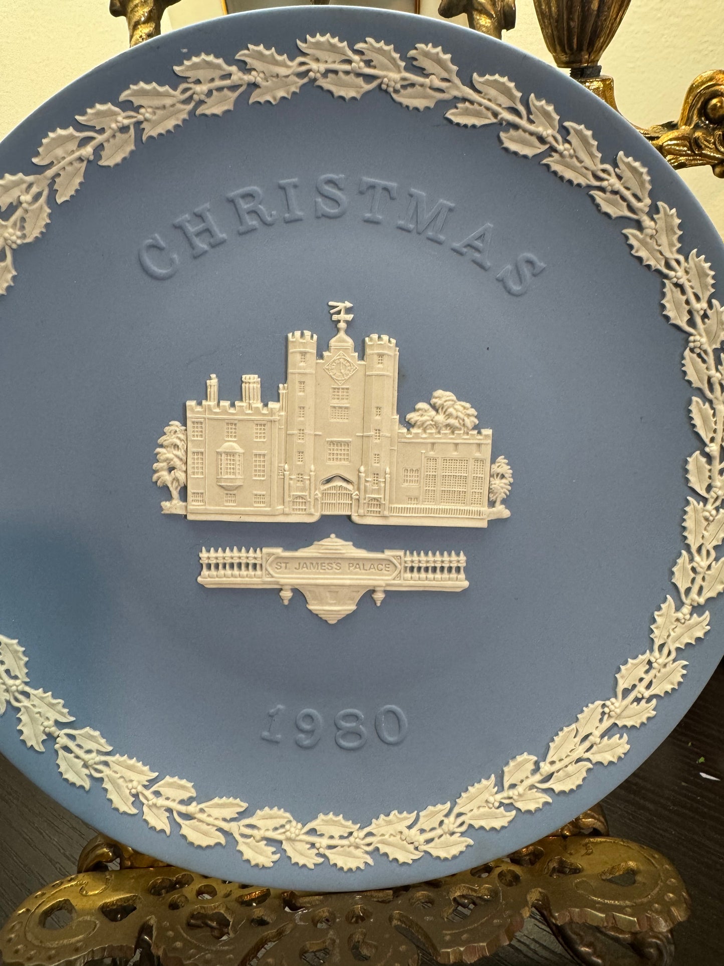 Wedgwood lavender Christmas plate 1980 St James Palace