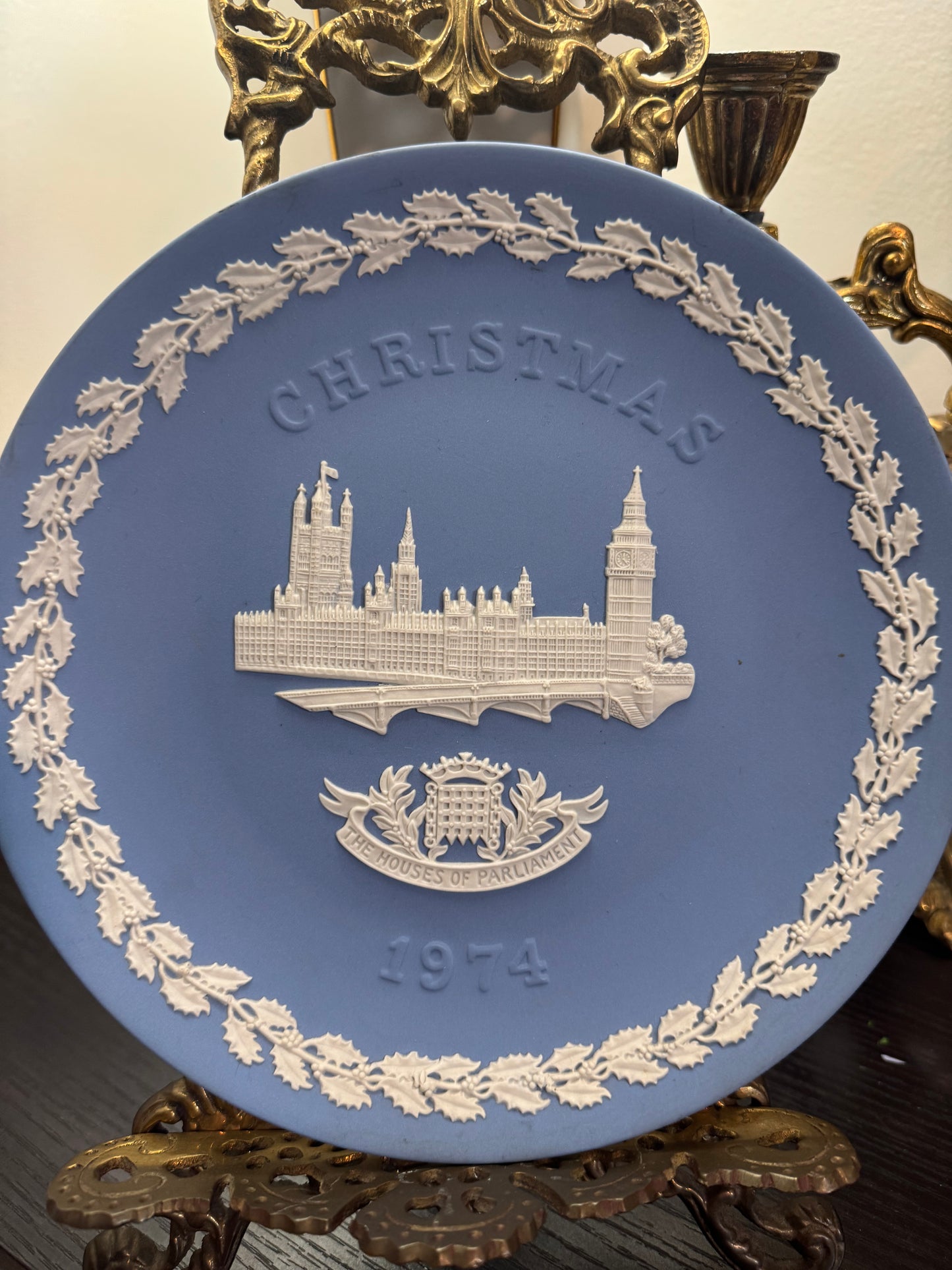 Wedgwood lavender Christmas plate 1974 The House of Parlamemt
