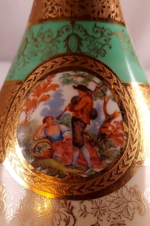 Vintage 24 karat Gold Vase by Le Mieux China