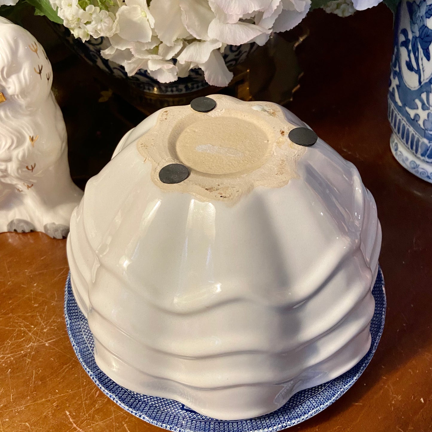 Vintage chinoiserie Chic white porcelain scalloped edge large planter or centerpiece.