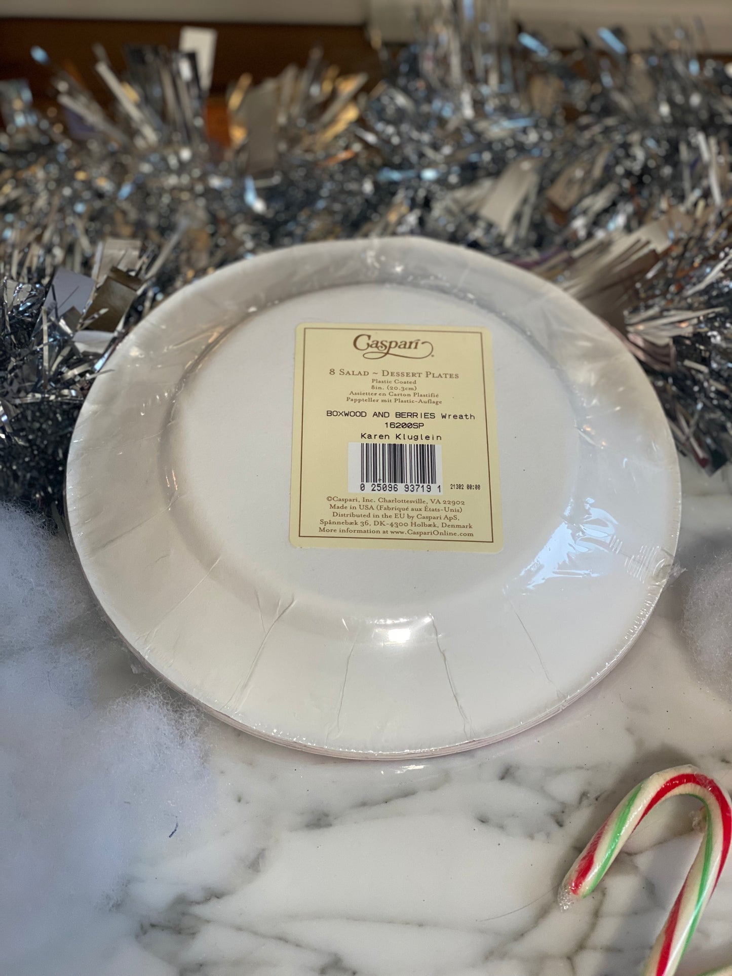 Caspari Paper Pack, Boxwood And Berries Wreath Paper Dinner Plates - 8 Per Pack