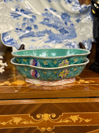Pair of Republic-Era Turquoise Famille-Verte Dishes – Hand-Painted Medallions (c. 1920–40)