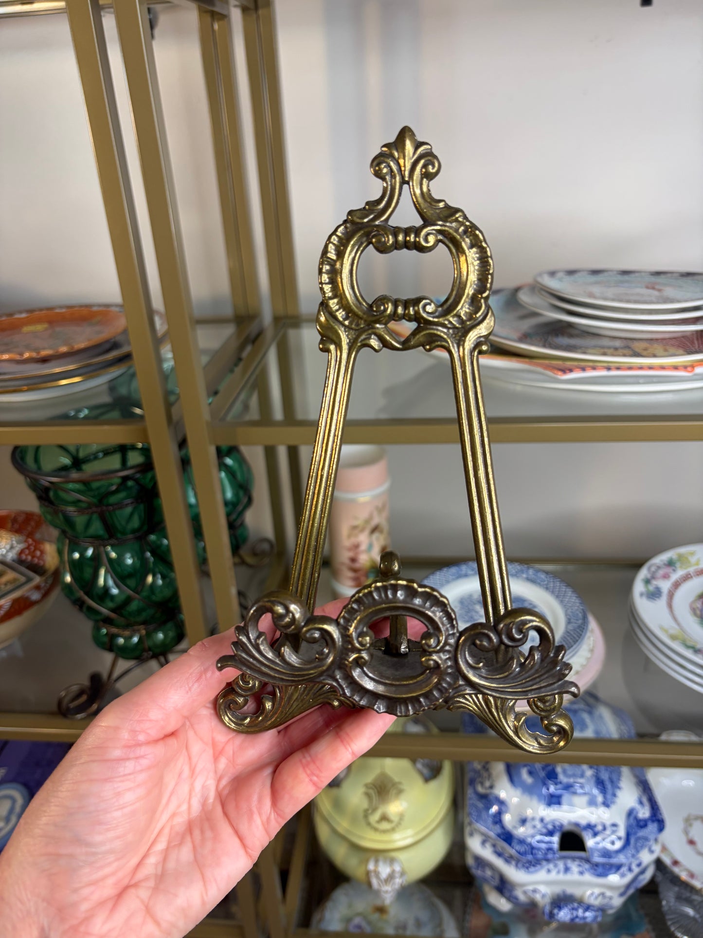Beautiful 8” brass easel!