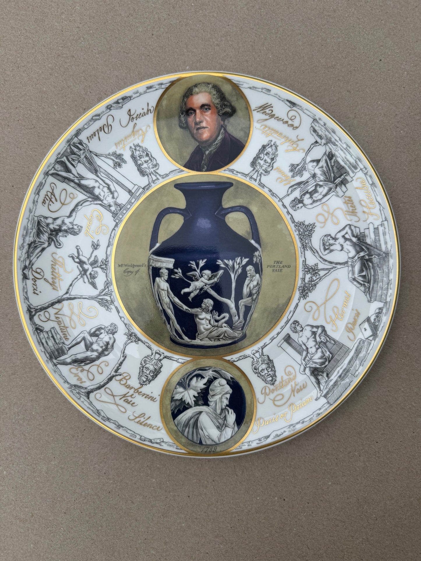 Collectible Wedgewood historic year plate 2002 Portland base 1789