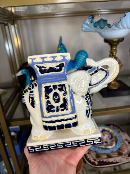 Lovely chinoiserie mini blue and white elephant!
