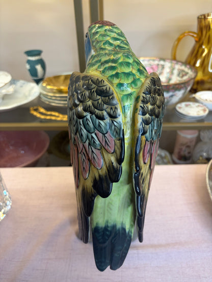Incredible parrots figurine!