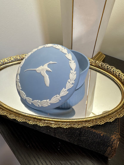 Wedgwood rare lavender light blue cupcake trinket box with long tail bird