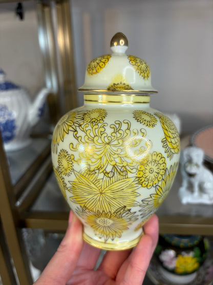 Sweetest Andrea by Sadek yellow chrysanthemum vase!