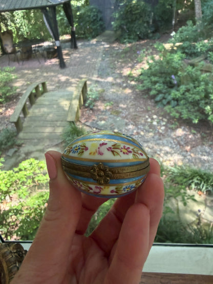 Sweetest Limoges egg trinket box!