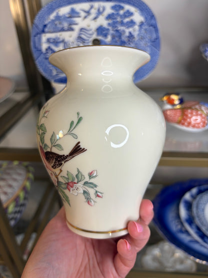 Lovely Lenox Serenade bird vase!