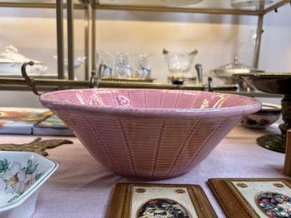 Lovely Bordallo Pinheiro 12” serving bowl!