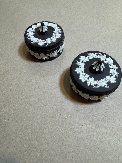 Black bassalt Wedgewood lidded round box 3x2.25