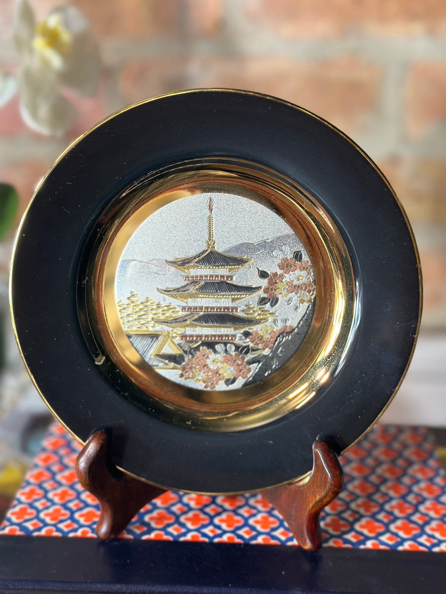 Beautiful Vintage 6.5"D Pagoda Gold Plate - Pristine!