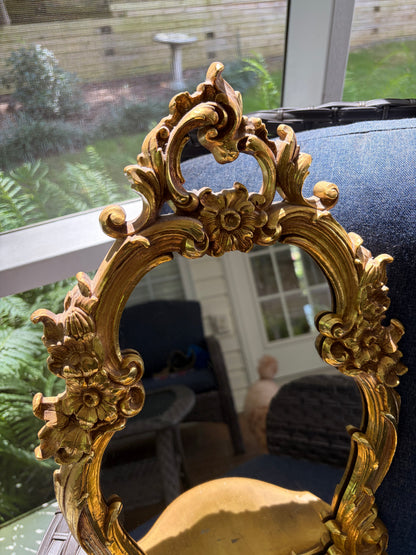 Beautiful Syroco wall mirror with an integrated shelf featuring an ornate gilt gold frame!