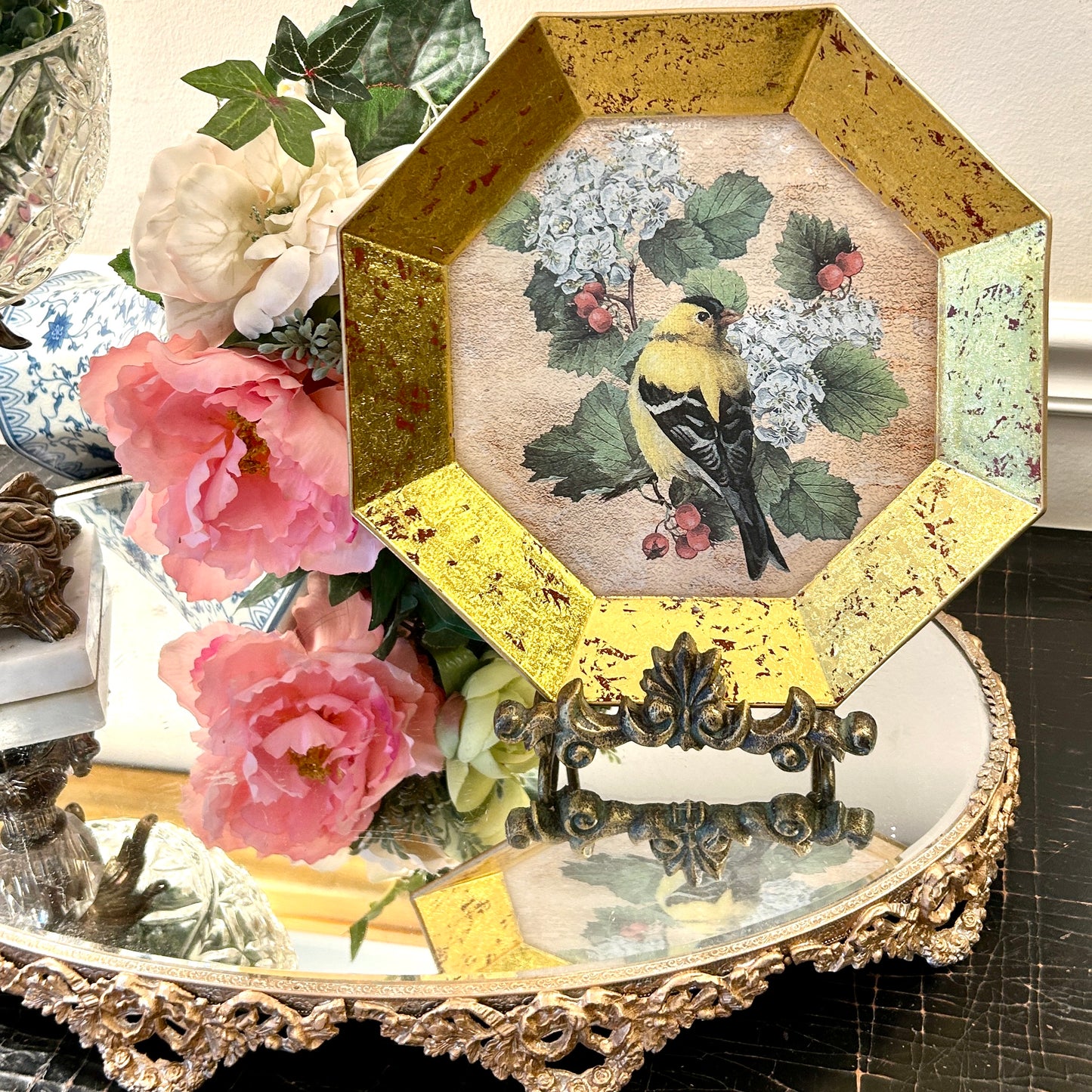 stunning glass vintage octagon  bird plate 10d