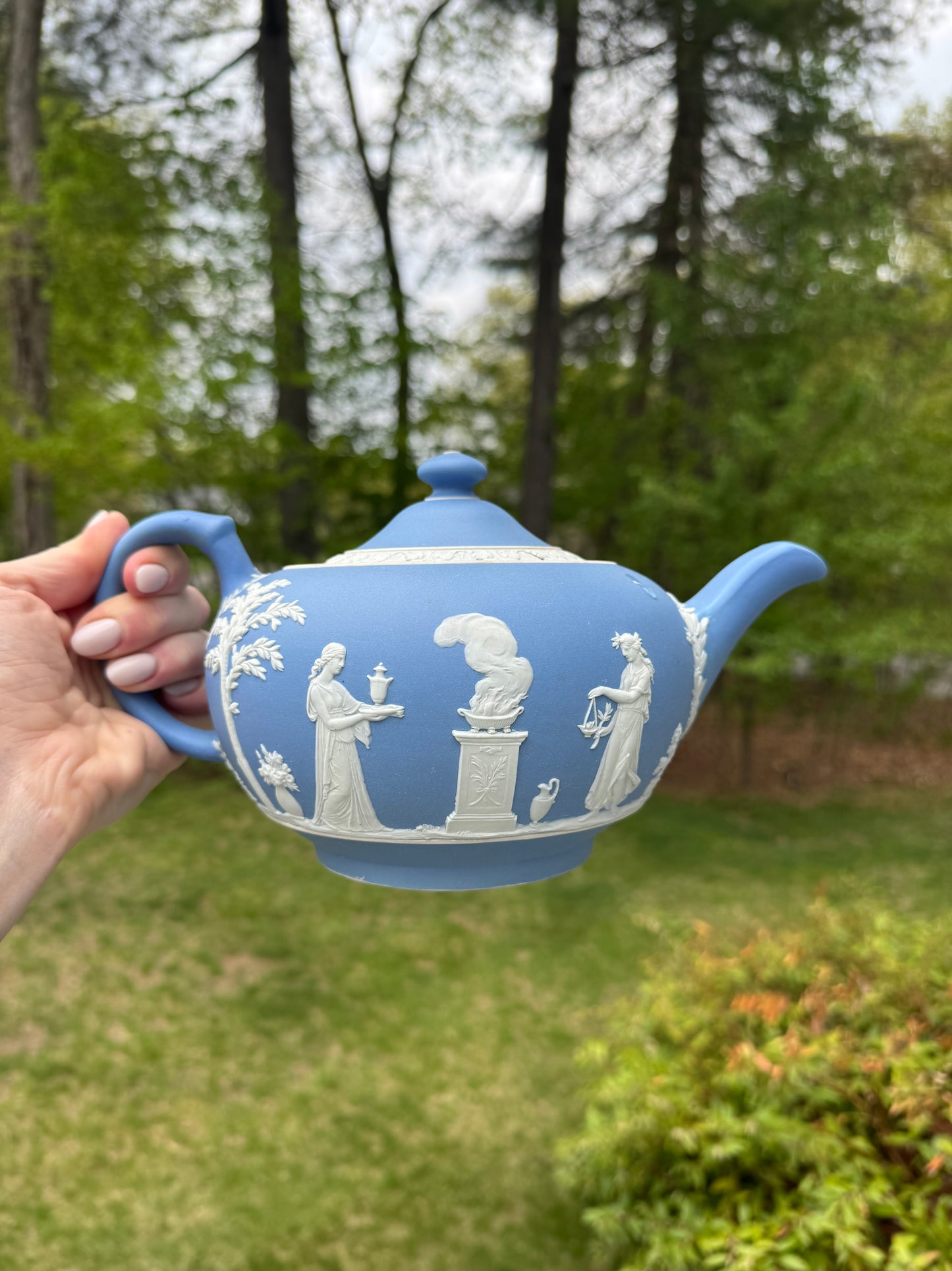Light blue periwinkle teapot 5 1/2“ tall